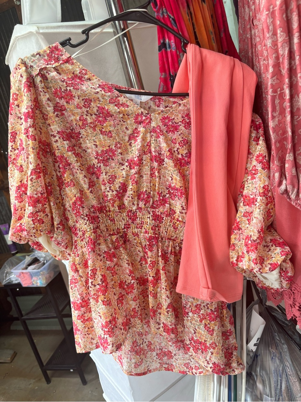 Floral Puff-Sleeve Women's Top & capr leggings fa set in Coral Pink